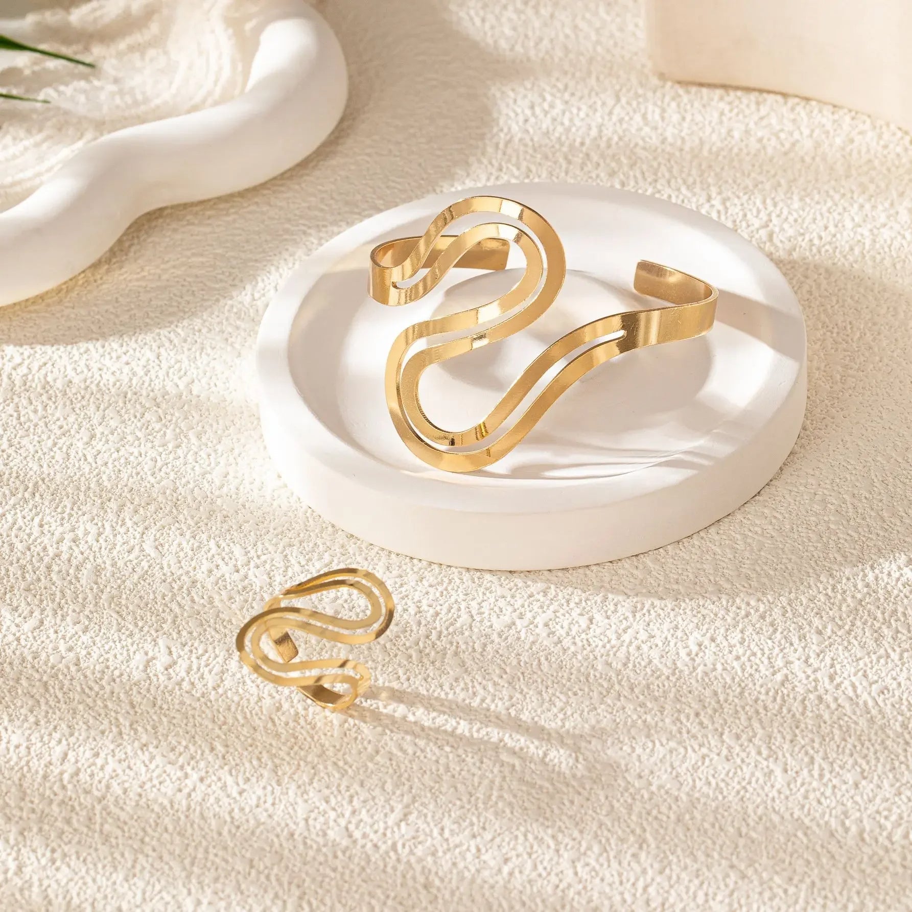 2er Set aus vergoldetem Armband und Ring in Schlangenform