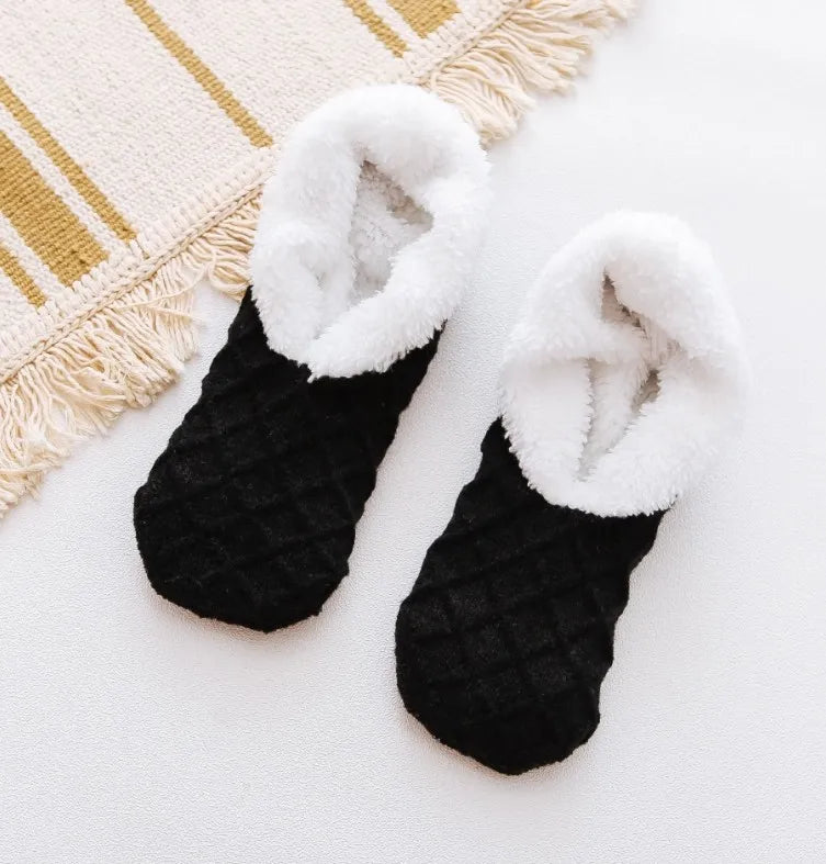 CozyGrip Socken | Rutschfreier Komfort für kalte Tage
