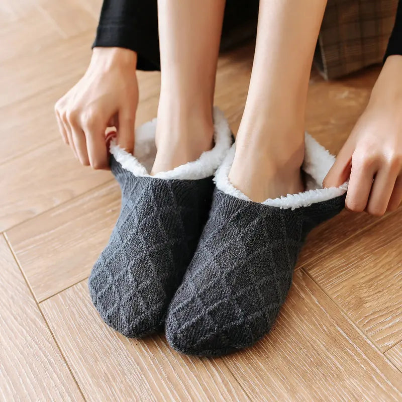 CozyGrip Socken | Rutschfreier Komfort für kalte Tage