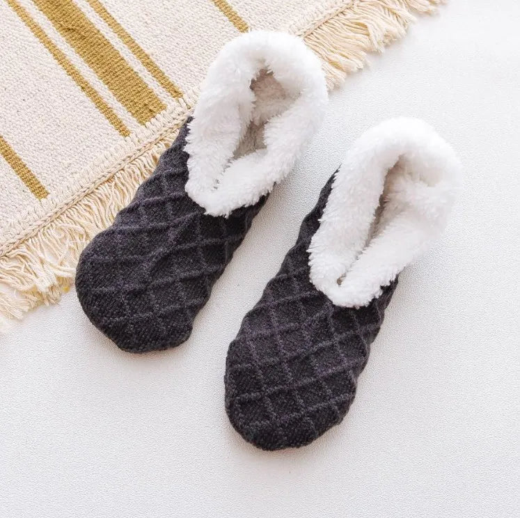 CozyGrip Socken | Rutschfreier Komfort für kalte Tage