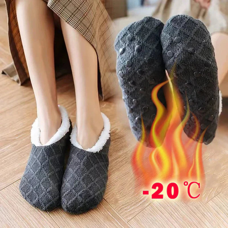 CozyGrip Socken | Rutschfreier Komfort für kalte Tage