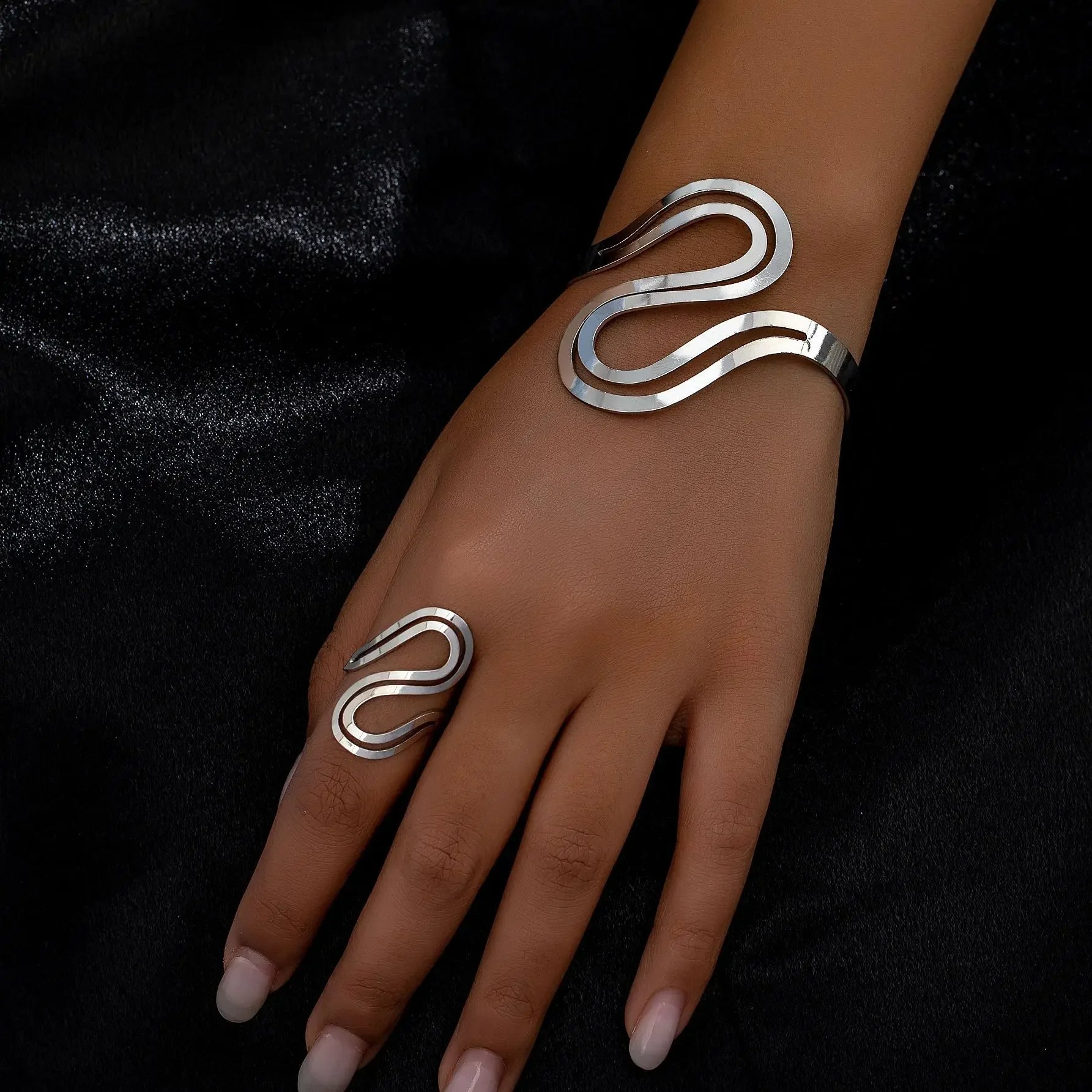 2er Set aus vergoldetem Armband und Ring in Schlangenform