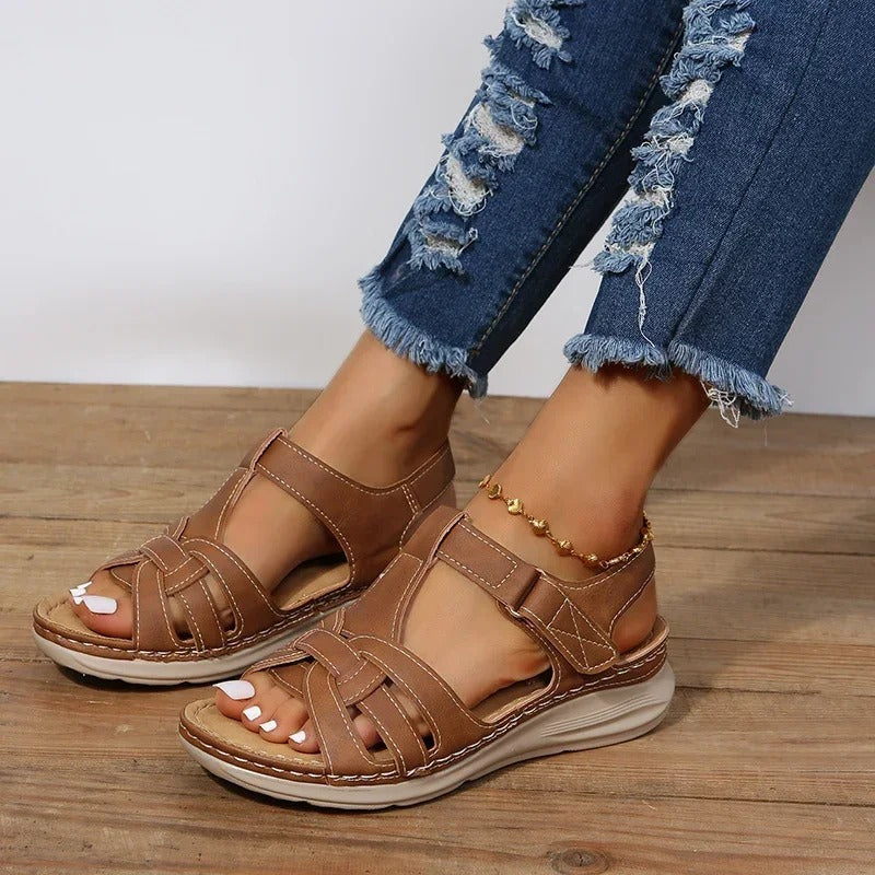Modische Ledersandalen für Frauen - Sinea