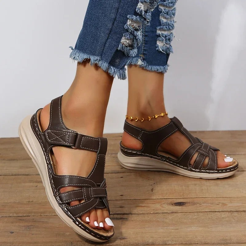 Modische Ledersandalen für Frauen - Sinea