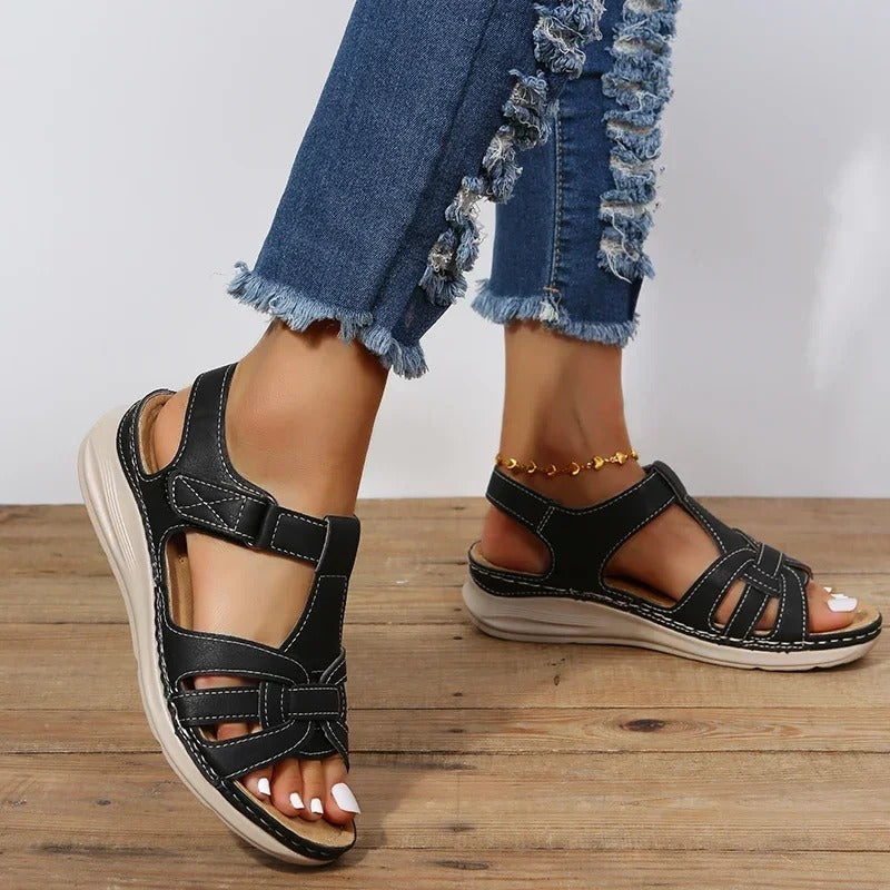 Modische Ledersandalen für Frauen - Sinea