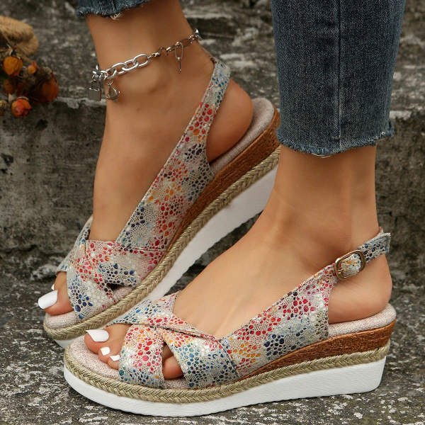 Strapazierfähige Wandersandalen für Frauen für den Sommer - Serenella